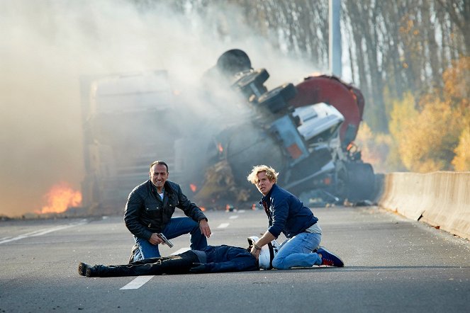 Alarm für Cobra 11 - Die Autobahnpolizei - Tödlicher Profit - Kuvat elokuvasta - Erdogan Atalay, Daniel Roesner