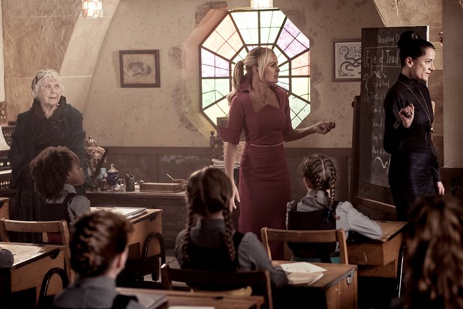 Čarodějnice školou povinné - Nový úsvit - Z filmu - Wendy Craig, Amanda Holden, Raquel Cassidy
