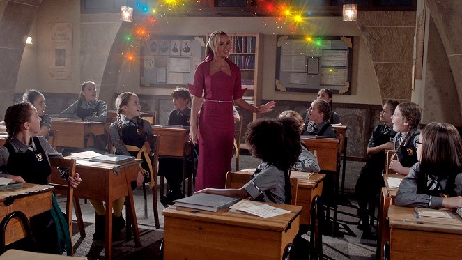 Čarodějnice školou povinné - Nový úsvit - Z filmu - Amanda Holden