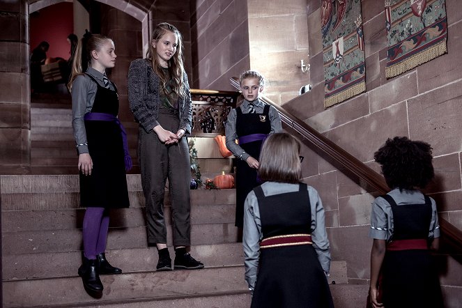 The Worst Witch - Love at First Sight - Photos - Jenny Richardson, Miriam Petche