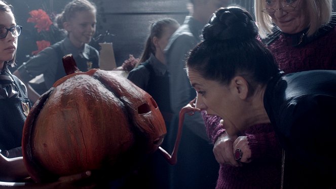 Botcsinálta boszi - Hibbant Halloween - Filmfotók - Raquel Cassidy, Clare Higgins