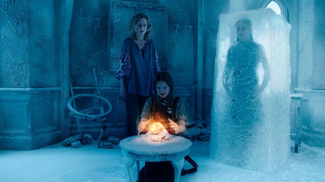 La peor bruja - En peligro de congelación - De la película - Nicola Stephenson, Bella Ramsey