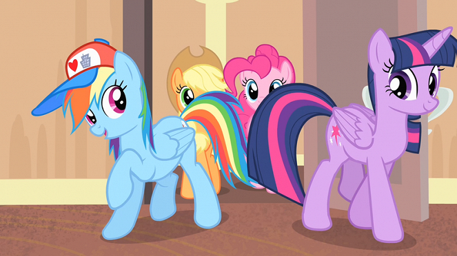 My Little Pony : Les amies, c'est magique - Season 4 - Rarity sur le podium - Film
