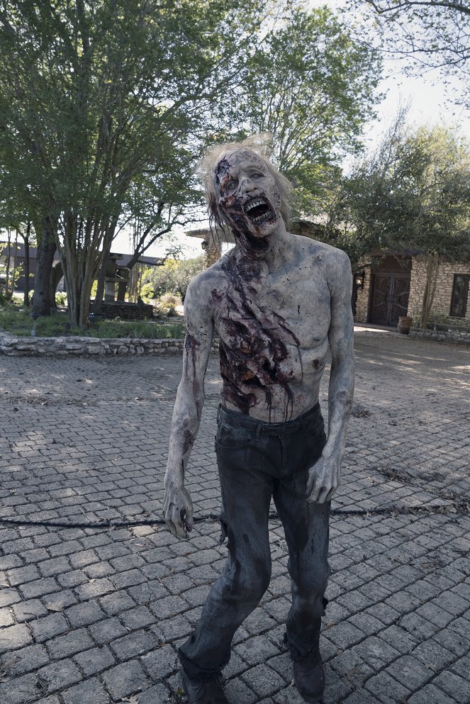 Fear the Walking Dead - Season 4 - Ludzie tacy jak my - Z filmu
