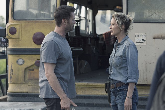 Fear The Walking Dead - People Like Us - Kuvat elokuvasta - Garret Dillahunt, Jenna Elfman