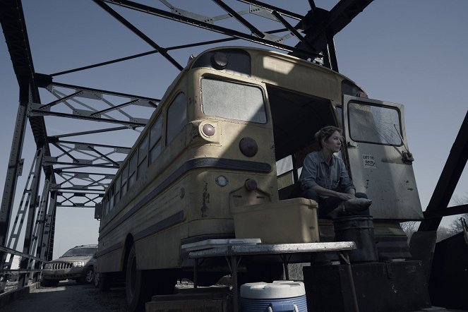 Fear the Walking Dead - Des personnes dans notre genre - Film - Jenna Elfman