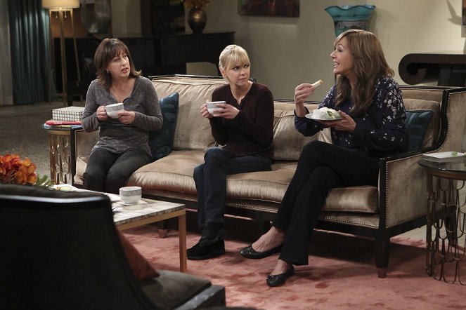 Mom - Season 5 - Pudding and A Screen Door - Photos - Beth Hall, Anna Faris, Allison Janney