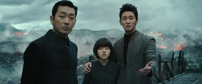 Junto a los dioses: Los dos mundos - De la película - Jung-woo Ha, Hyang-gi Kim, Ji-hoon Joo