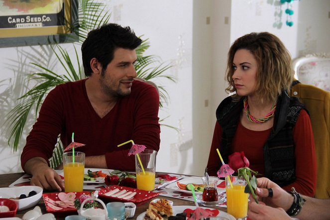 Runaway Brides - Episode 23 - Photos - Fırat Albayram, Açelya Topaloğlu