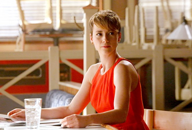 Revenge - Endurance - Photos - Karine Vanasse