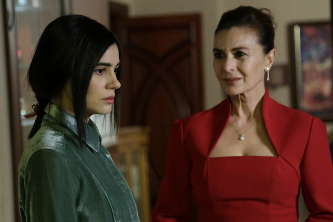 Adı: Zehra - Episode 2 - Z filmu - Zeynep Çamcı, Hatice Aslan
