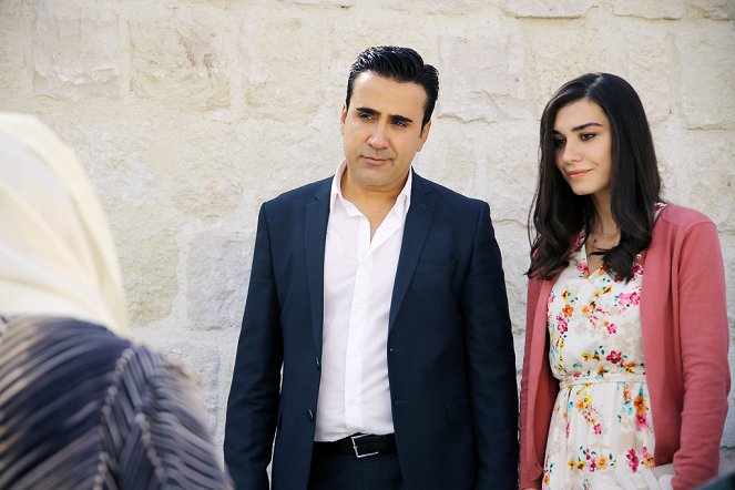 Aşk ve Mavi - Season 1 - Episode 1 - Filmfotos - Emrah Erdoğan