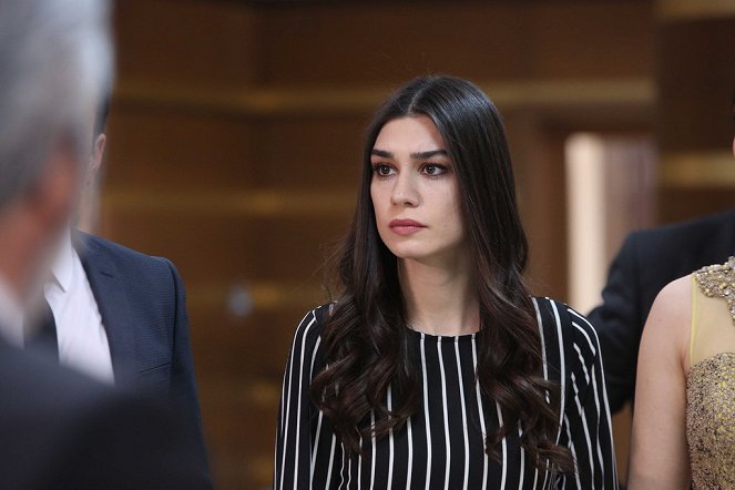 Love and Hate - Episode 21 - Photos - Burcu Kıratlı