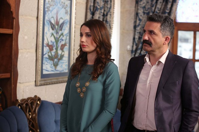 Aşk ve Mavi - Episode 26 - De la película - Burcu Kıratlı, Cüneyt Mete
