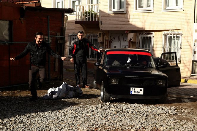 Kardeş Payı - Season 2 - Petrolcüler vs. Borcular - De la película