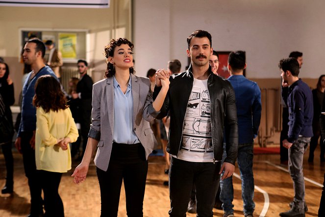 Kardeş Payı - Season 2 - Metin ve Emrah Ne Yapıyor? - De la película