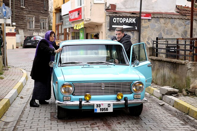 Kardeş Payı - Season 2 - Araba Çalışıyor - De la película