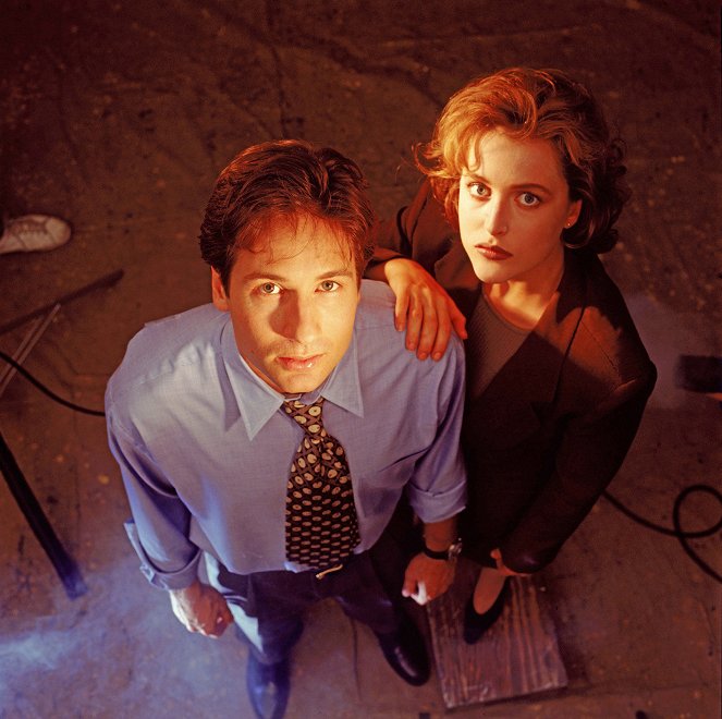 Akte X - Die unheimlichen Fälle des FBI - Season 1 - Werbefoto - David Duchovny, Gillian Anderson