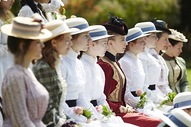 Picnic at Hanging Rock - Episode 1 - Kuvat elokuvasta - Natalie Dormer