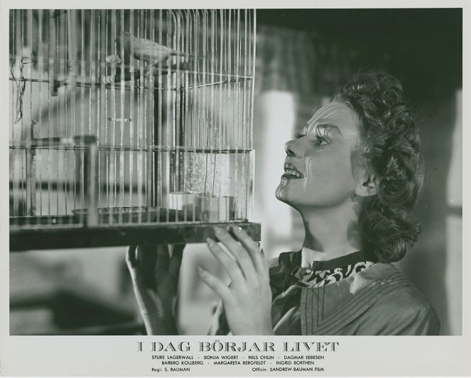 I dag börjar livet - Lobby Cards - Sonja Wigert