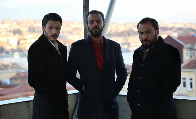 Çukur - Season 1 - Oyun Başlıyor - Filmfotos - Ahmet Tansu Taşanlar, Erkan Kolçak Köstendil, Mustafa Kırantepe