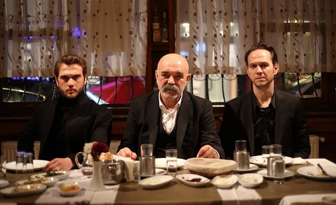 Çukur - Kardeşmiyiz - De la película - Aras Bulut Iynemli, Ercan Kesal, Öner Erkan