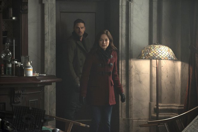 Beauty and the Beast - Sins of the Fathers - Photos - Jay Ryan, Kristin Kreuk