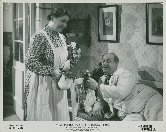 Magistrarna på sommarlov - Lobby Cards - Dagmar Ebbesen, Thor Modéen