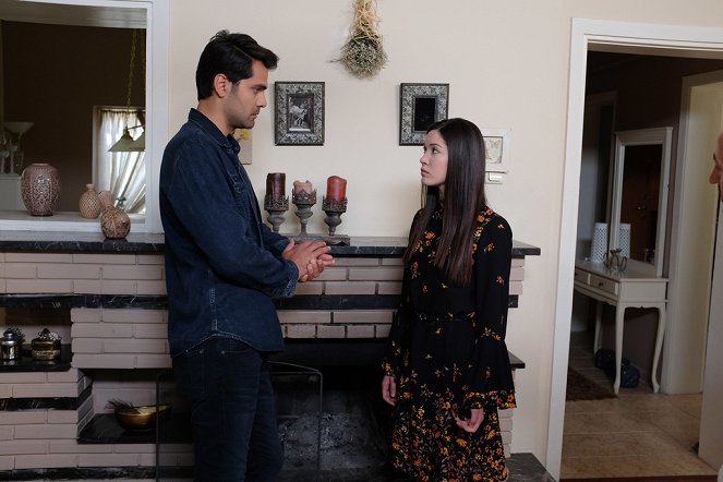 Adını Sen Koy - Photos - Erkan Meriç, Hazal Subaşı