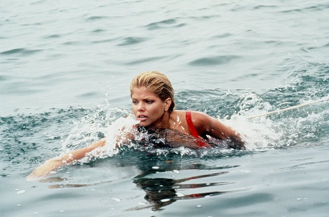 Baywatch - Season 7 - Shark Fever - Photos - Donna D'Errico