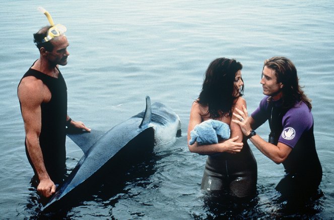 Pobrežná hliadka - Season 7 - Žraločí horečka - Z filmu - Michael Newman, Yasmine Bleeth, Jaason Simmons