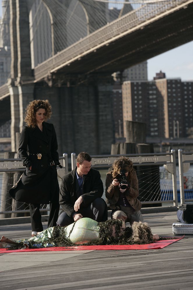 Kriminálka New York - Ukradený domov - Z filmu - Melina Kanakaredes, Gary Sinise
