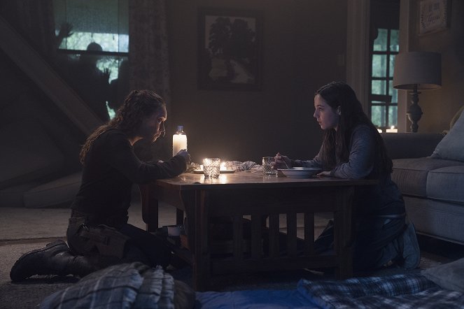 Fear the Walking Dead - Ferme les yeux ! - Film - Alycia Debnam-Carey, Alexa Nisenson