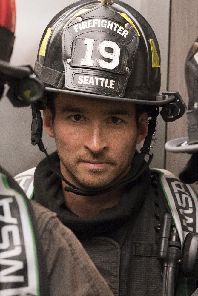 Station 19 - Season 1 - Not Your Hero - Van de set - Jay Hayden