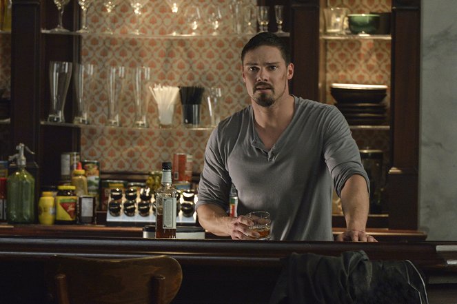 Beauty and the Beast - No Way Out - Photos - Jay Ryan
