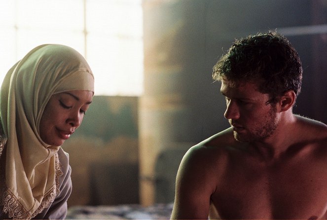 Five Fingers - Photos - Gina Torres, Ryan Phillippe