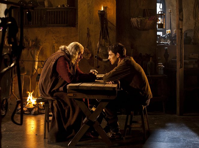 Merlin – Die neuen Abenteuer - Season 3 - Die Kristallhöhle - Filmfotos - Richard Wilson, Colin Morgan