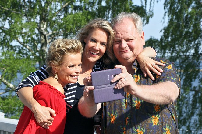 Hem till sommaren - Promokuvat - Hanna Karttunen, Ella Kanninen, Antti Pekkarinen