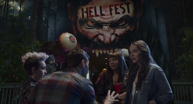 Hell Fest - Van film - Bex Taylor-Klaus, Reign Edwards, Amy Forsyth