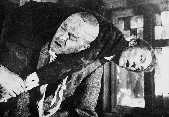 Frankenstein on tuhottava - Kuvat elokuvasta - Peter Cushing
