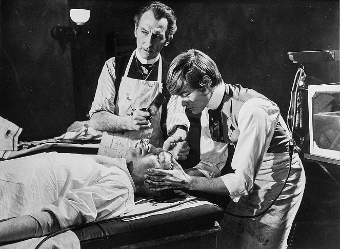 El cerebro de Frankenstein - De la película - Peter Cushing, Simon Ward