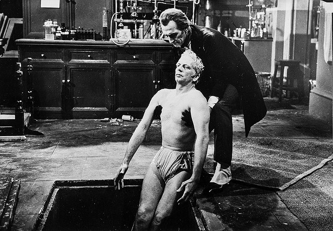 Le Retour de Frankenstein - Film - Peter Cushing, George Pravda