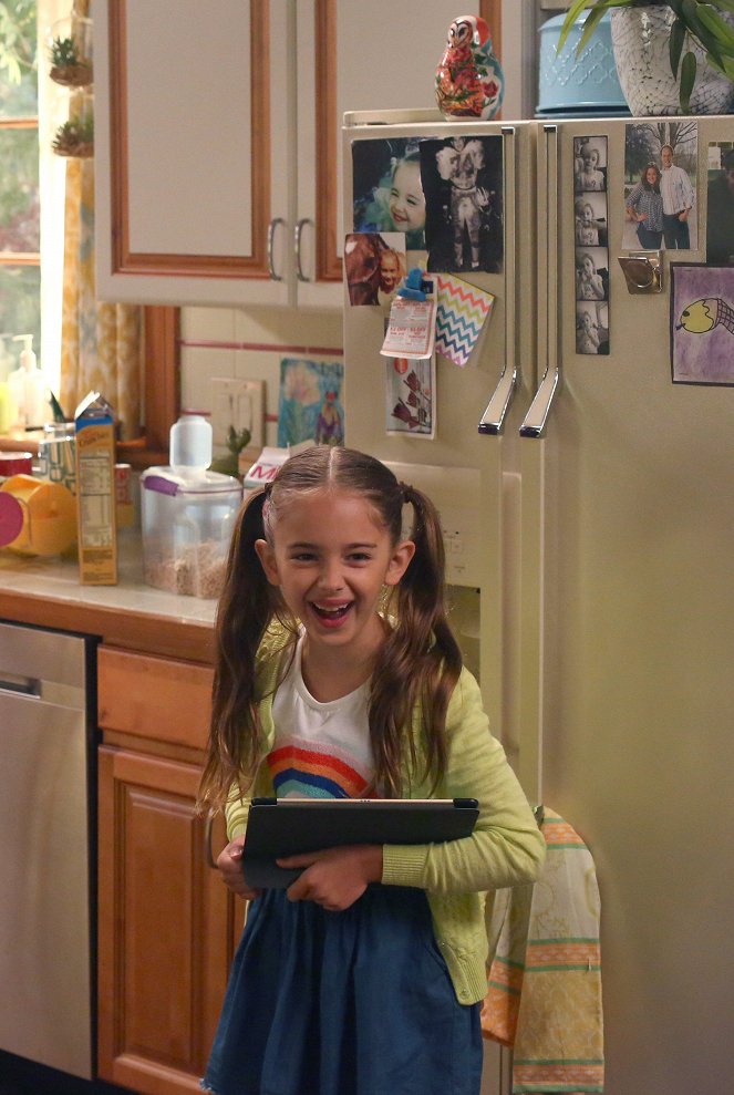 American Housewife - Season 2 - Back to School - Photos - Julia Butters