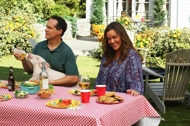 American Housewife - Season 2 - Boar-Dain - Making of - Diedrich Bader, Katy Mixon