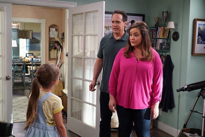 American Housewife - Season 2 - Echte Männer - Filmfotos - Diedrich Bader, Katy Mixon