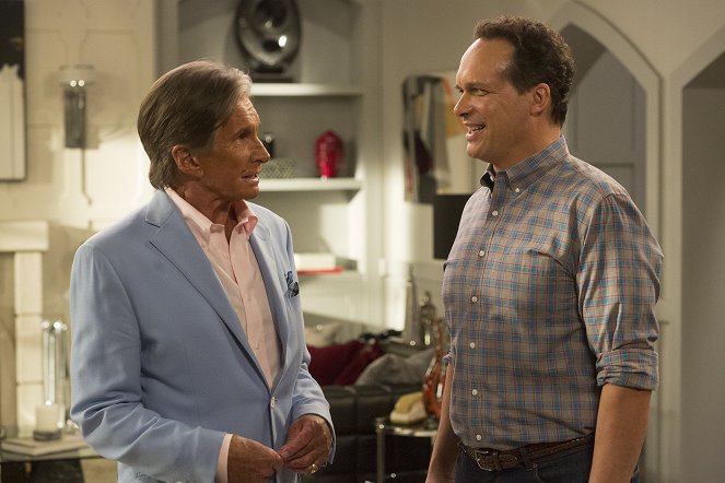 American Housewife - The Lice Storm - Photos - George Hamilton, Diedrich Bader