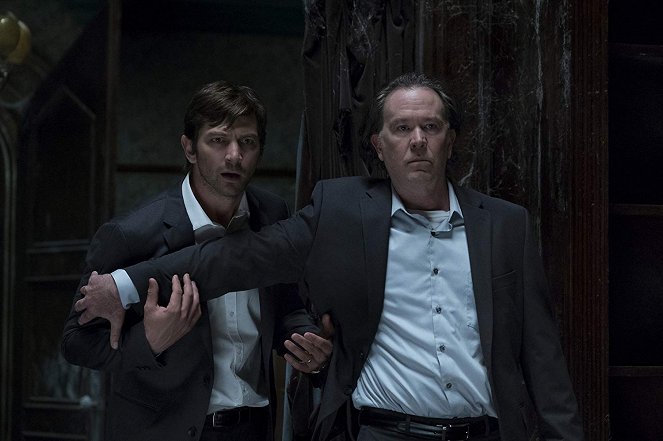 Spuk in Hill House - Filmfotos - Michiel Huisman, Timothy Hutton