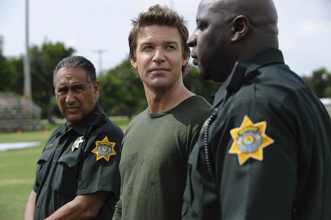 The Glades - Season 1 - Mucked Up - Photos - Matt Passmore