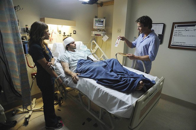 The Glades - Season 1 - Doppelganger - Photos - Kiele Sanchez, Matt Passmore