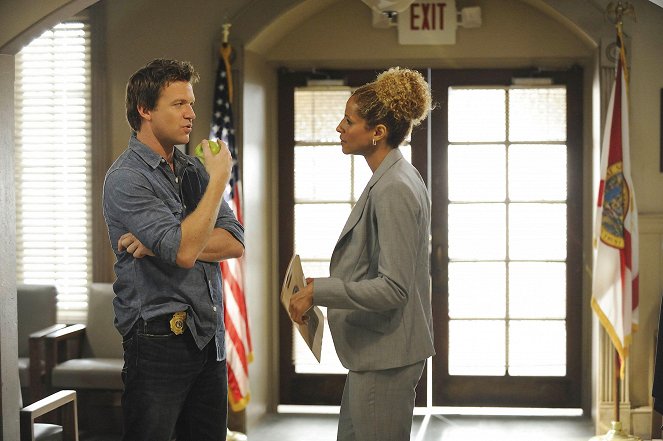 The Glades - Booty - De la película - Matt Passmore, Michelle Hurd